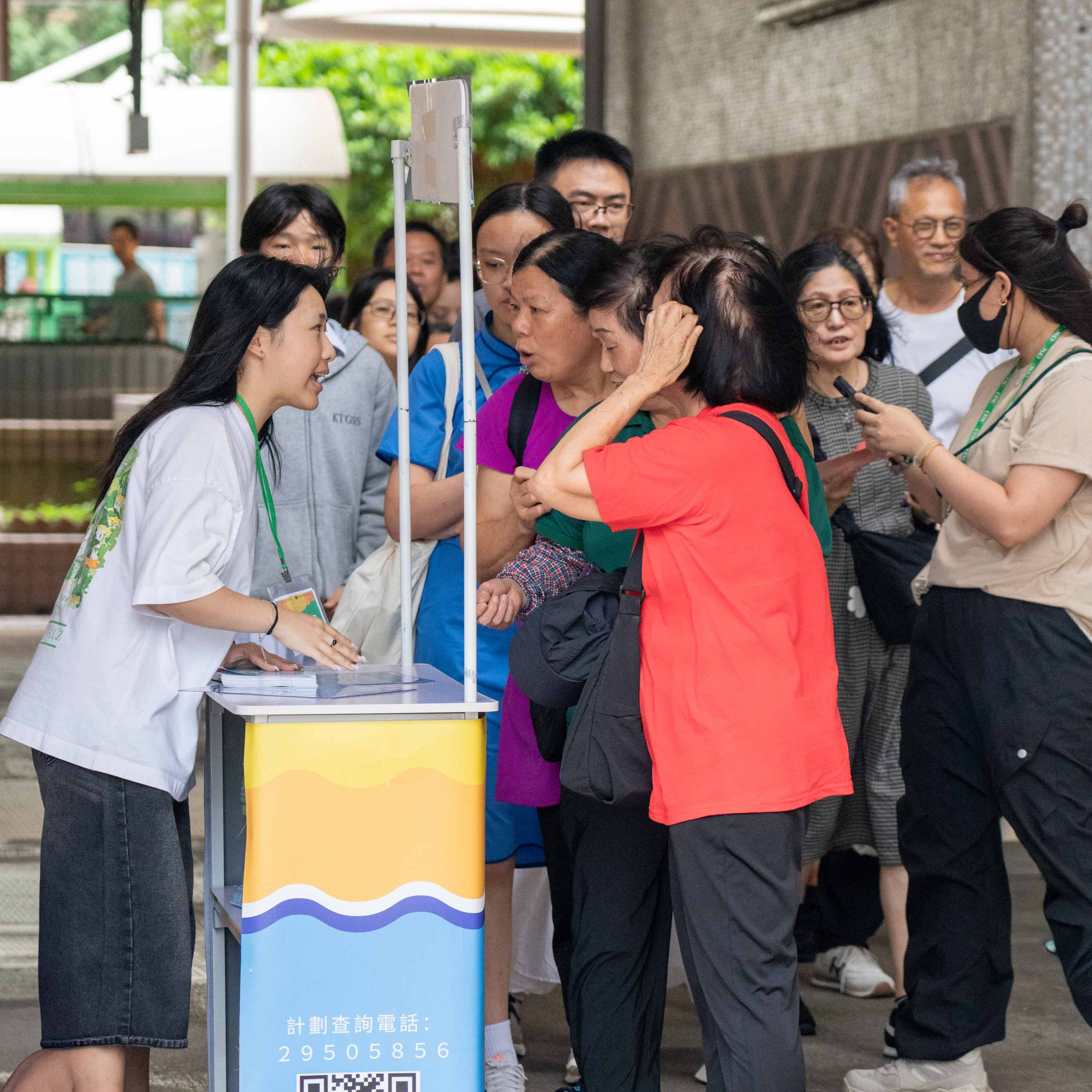 向長者派發防暑資訊